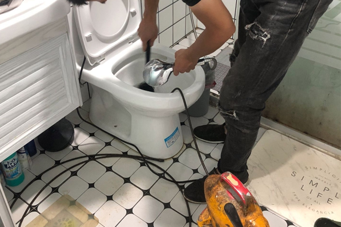 信阳马桶堵塞自己疏通还是找师傅?专业上门服务让你省时更省心